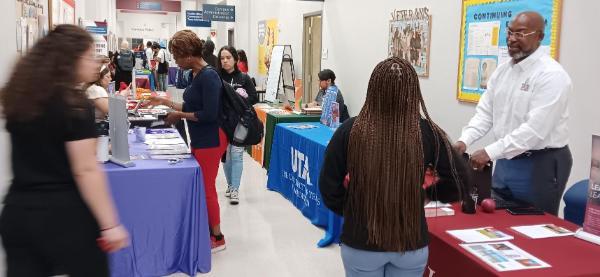 Students talking to transfer schools at a Transfer Fair